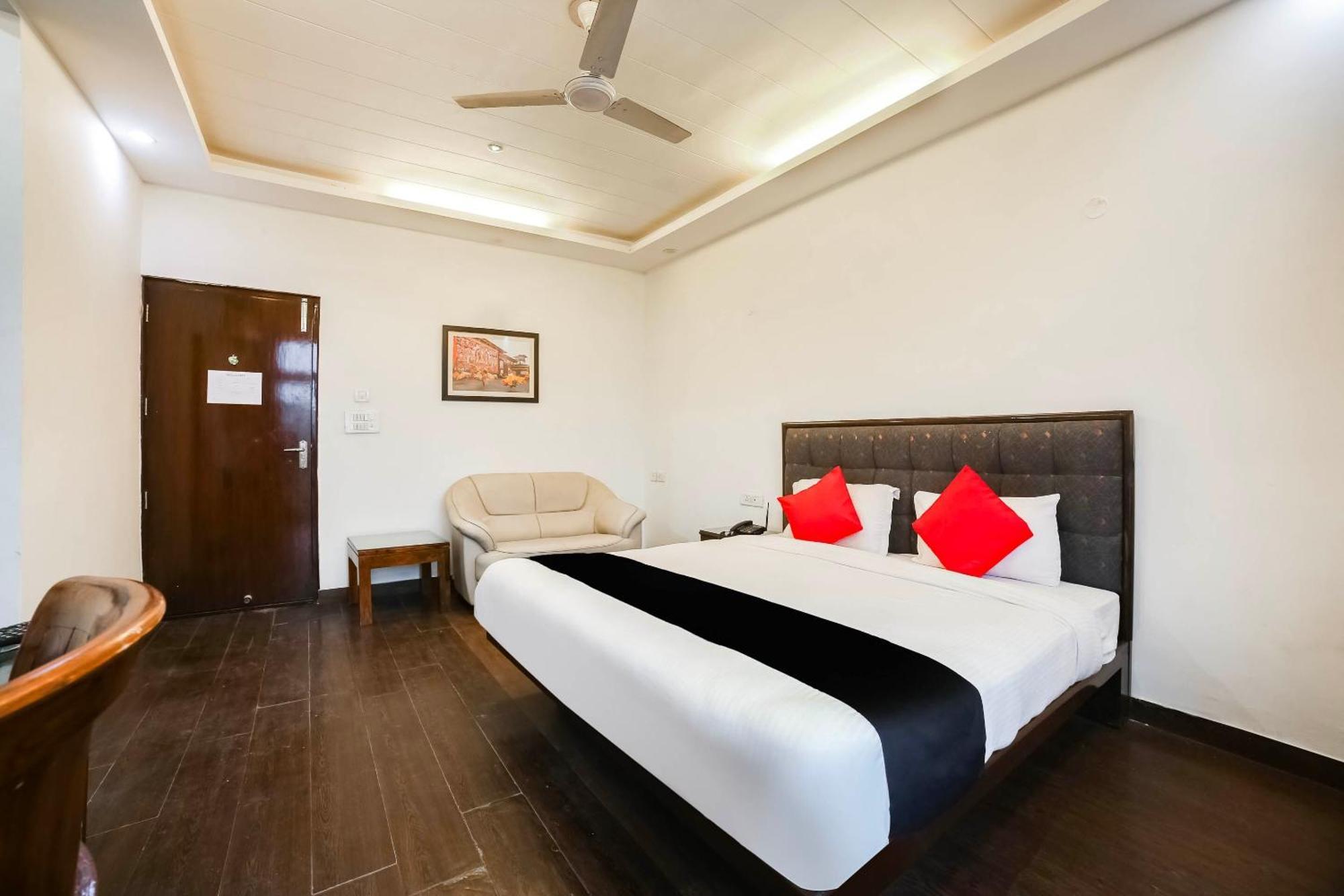 Hotel Collection O Satguru House à Gurgaon Extérieur photo