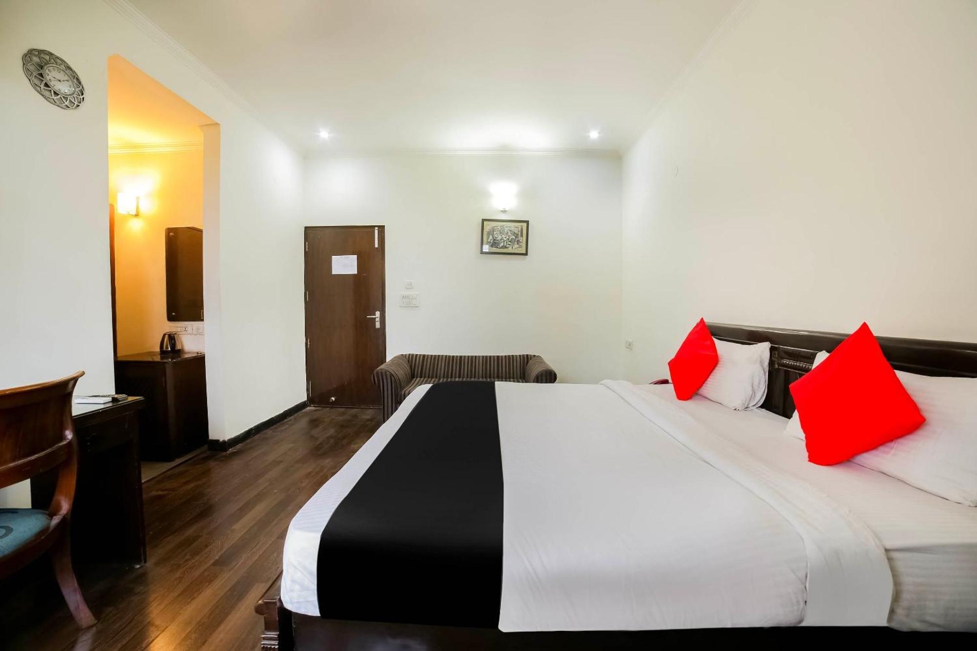 Hotel Collection O Satguru House à Gurgaon Extérieur photo